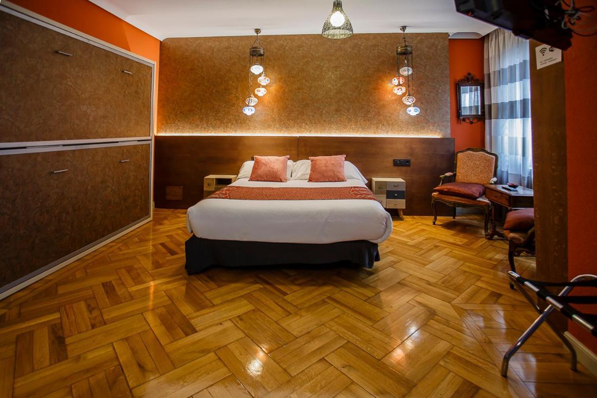 Hostal Rodas Pamplona Exteriér fotografie