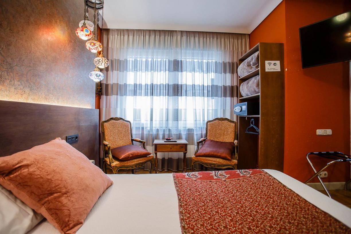 Hostal Rodas Pamplona Exteriér fotografie