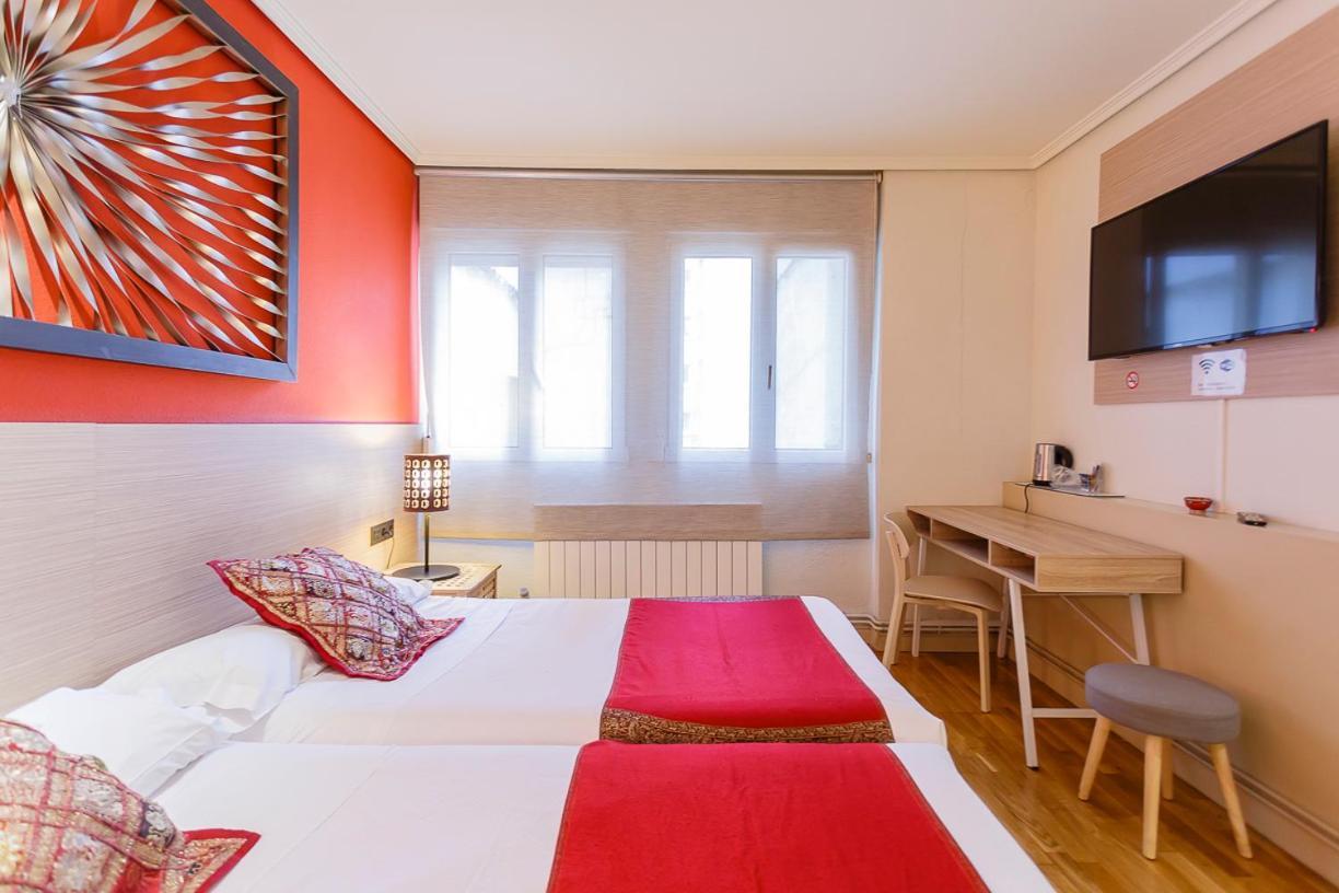 Hostal Rodas Pamplona Exteriér fotografie